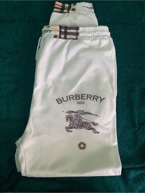 Burberry White Joggers with Waistband. Can go for a 4x with drawstrings.